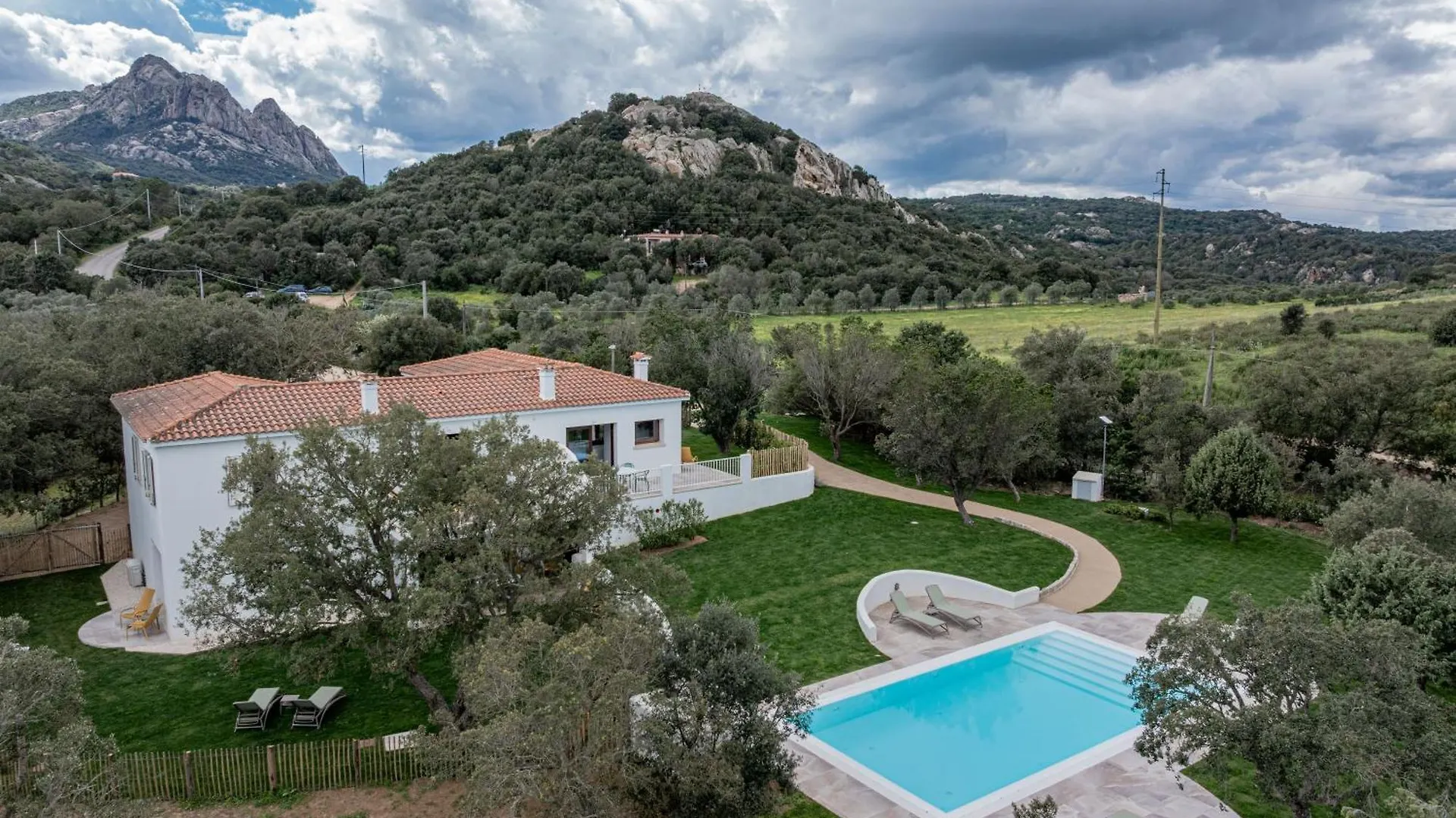 Villa Nuova Di Design Con Piscina Privata San Pantaleo