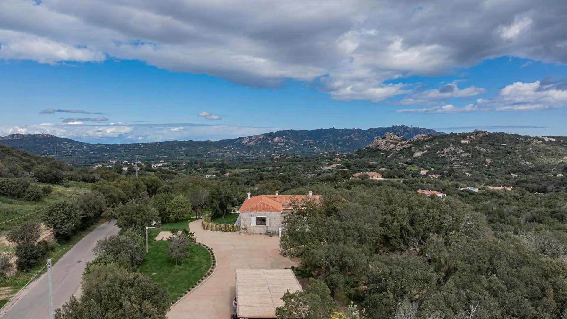 Villa Nuova Di Design Con Piscina Privata San Pantaleo Italia